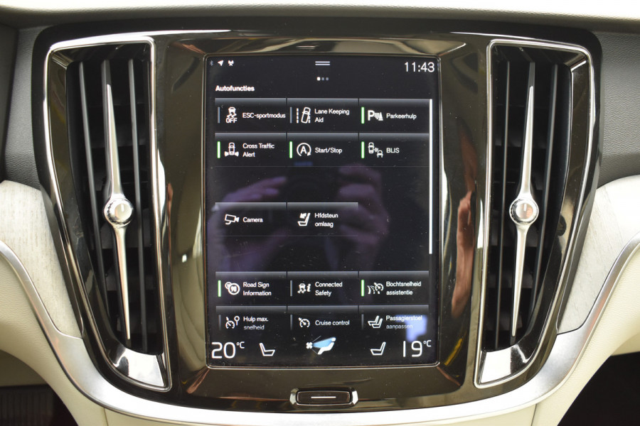 Volvo V60 Cross Country B5 AWD 265PK Automaat Pro | Trekhaak | BLIS | ACC | Camera | 20"LMV | Stuurverwarming