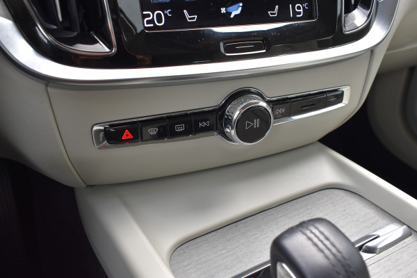 Volvo V60 Cross Country B5 AWD 265PK Automaat Pro | Trekhaak | BLIS | ACC | Camera | 20"LMV | Stuurverwarming