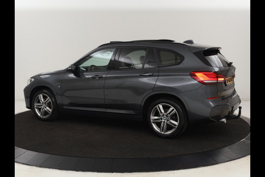 BMW X1 sDrive18i M Sport | Panoramadak | Leder | Stoelverwarming | Keyless | Camera | Trekhaak | Sfeerverlichting | Navigatie | Full LED | Park Assist | Sportstoelen