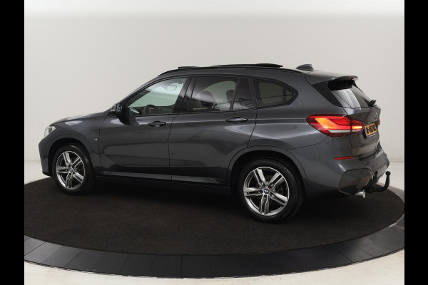 BMW X1 sDrive18i M Sport | Panoramadak | Leder | Stoelverwarming | Keyless | Camera | Trekhaak | Sfeerverlichting | Navigatie | Full LED | Park Assist | Sportstoelen