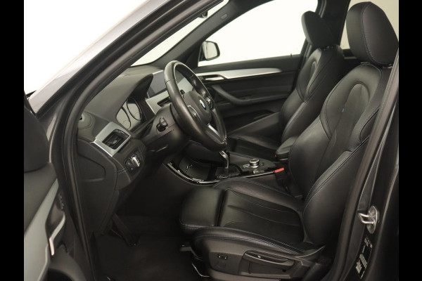 BMW X1 sDrive18i M Sport | Panoramadak | Leder | Stoelverwarming | Keyless | Camera | Trekhaak | Sfeerverlichting | Navigatie | Full LED | Park Assist | Sportstoelen