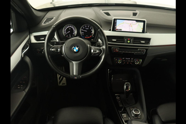 BMW X1 sDrive18i M Sport | Panoramadak | Leder | Stoelverwarming | Keyless | Camera | Trekhaak | Sfeerverlichting | Navigatie | Full LED | Park Assist | Sportstoelen