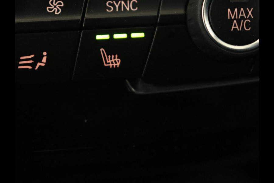 BMW X1 sDrive18i M Sport | Panoramadak | Leder | Stoelverwarming | Keyless | Camera | Trekhaak | Sfeerverlichting | Navigatie | Full LED | Park Assist | Sportstoelen