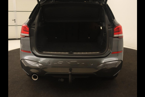BMW X1 sDrive18i M Sport | Panoramadak | Leder | Stoelverwarming | Keyless | Camera | Trekhaak | Sfeerverlichting | Navigatie | Full LED | Park Assist | Sportstoelen