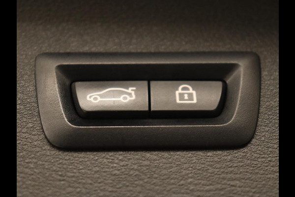 BMW X1 sDrive18i M Sport | Panoramadak | Leder | Stoelverwarming | Keyless | Camera | Trekhaak | Sfeerverlichting | Navigatie | Full LED | Park Assist | Sportstoelen