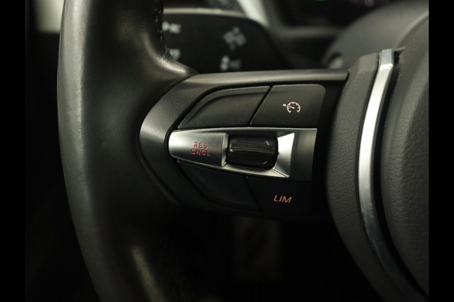 BMW X1 sDrive18i M Sport | Panoramadak | Leder | Stoelverwarming | Keyless | Camera | Trekhaak | Sfeerverlichting | Navigatie | Full LED | Park Assist | Sportstoelen