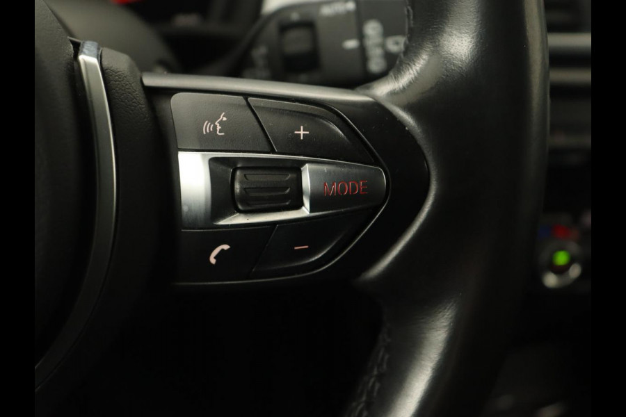 BMW X1 sDrive18i M Sport | Panoramadak | Leder | Stoelverwarming | Keyless | Camera | Trekhaak | Sfeerverlichting | Navigatie | Full LED | Park Assist | Sportstoelen