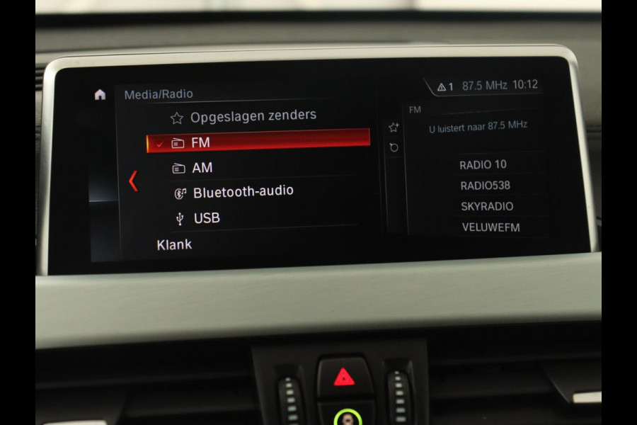 BMW X1 sDrive18i M Sport | Panoramadak | Leder | Stoelverwarming | Keyless | Camera | Trekhaak | Sfeerverlichting | Navigatie | Full LED | Park Assist | Sportstoelen