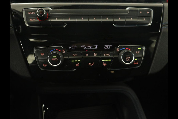 BMW X1 sDrive18i M Sport | Panoramadak | Leder | Stoelverwarming | Keyless | Camera | Trekhaak | Sfeerverlichting | Navigatie | Full LED | Park Assist | Sportstoelen