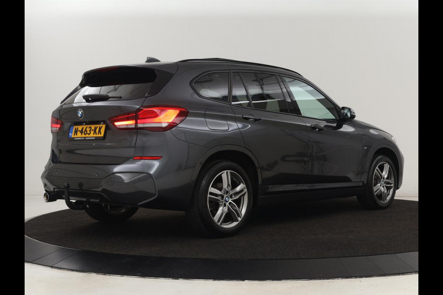 BMW X1 sDrive18i M Sport | Panoramadak | Leder | Stoelverwarming | Keyless | Camera | Trekhaak | Sfeerverlichting | Navigatie | Full LED | Park Assist | Sportstoelen
