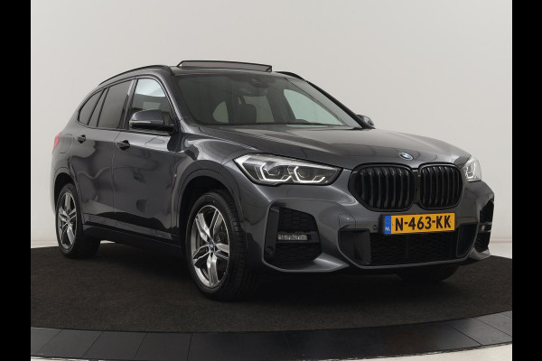 BMW X1 sDrive18i M Sport | Panoramadak | Leder | Stoelverwarming | Keyless | Camera | Trekhaak | Sfeerverlichting | Navigatie | Full LED | Park Assist | Sportstoelen