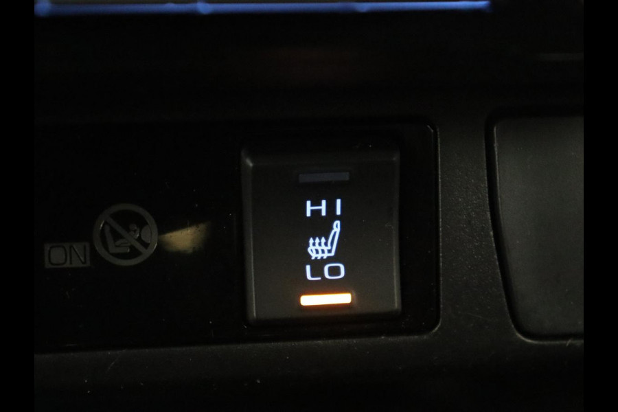 Toyota RAV4 2.5 Plug-in Hybrid AWD Dynamic | Trekhaak | Stoelverwarming | Adaptive cruise | Carplay | Achterbankverwarming | Full LED | Keyless