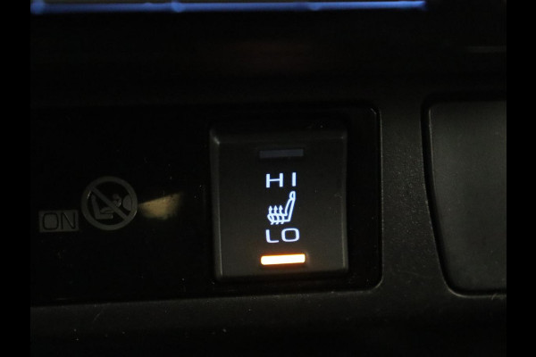 Toyota RAV4 2.5 Plug-in Hybrid AWD Dynamic | Trekhaak | Stoelverwarming | Adaptive cruise | Carplay | Achterbankverwarming | Full LED | Keyless