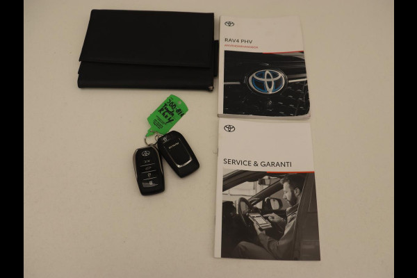 Toyota RAV4 2.5 Plug-in Hybrid AWD Dynamic | Trekhaak | Stoelverwarming | Adaptive cruise | Carplay | Achterbankverwarming | Full LED | Keyless