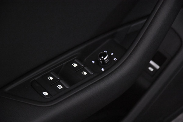 Audi A4 Avant 35 TFSI *1ste Eigenaar*Leer*Navigatie*Trekhaak*