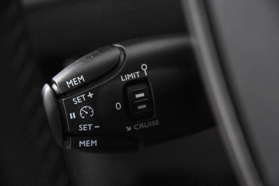 Peugeot 208 Active *1ste Eigenaar*DAB*Cruise Control* Peugeot 208 Active *1ste Eigenaar*DAB*Cruise Control*