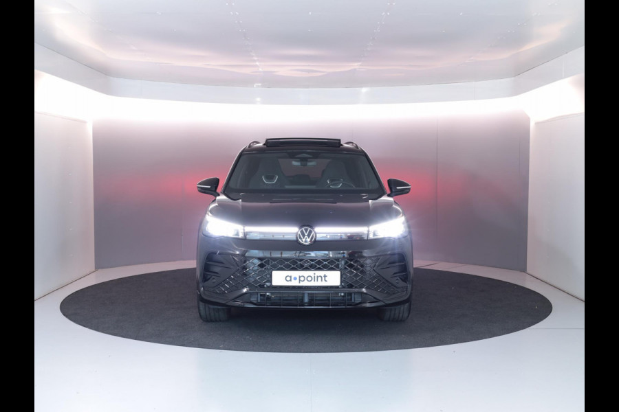Volkswagen Tiguan 1.5 eHybrid R-Line Edition 272 PK PHEV | Verlengde garantie | Panorama dak | Trekhaak | Black Style | Matrix koplampen |  Assistance pakket plus |