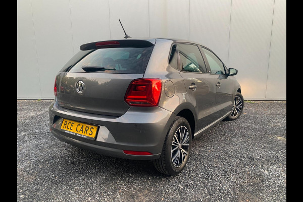 Volkswagen Polo 1.0 Comfortline Allstar Navigatie Parkpilot Cruisecontr Clima Stoelverw KM : 57.000 !!! Volkswagen Polo 1.0 Comfortline Allstar Navigatie Parkpilot Cruisecontr Clima Stoelverw KM : 57.000 !!!