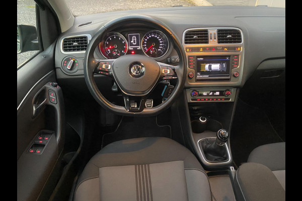 Volkswagen Polo 1.0 Comfortline Allstar Navigatie Parkpilot Cruisecontr Clima Stoelverw KM : 57.000 !!! Volkswagen Polo 1.0 Comfortline Allstar Navigatie Parkpilot Cruisecontr Clima Stoelverw KM : 57.000 !!!
