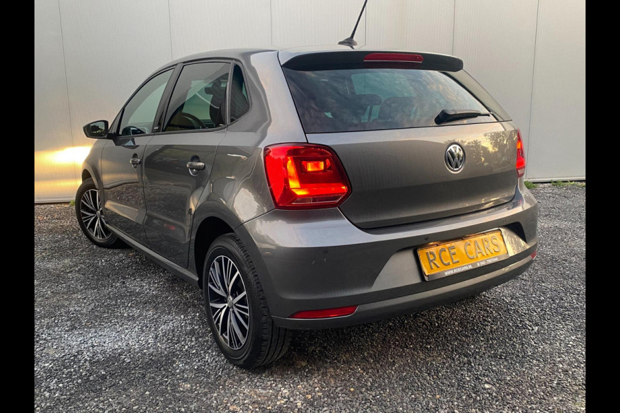 Volkswagen Polo 1.0 Comfortline Allstar Navigatie Parkpilot Cruisecontr Clima Stoelverw KM : 57.000 !!! Volkswagen Polo 1.0 Comfortline Allstar Navigatie Parkpilot Cruisecontr Clima Stoelverw KM : 57.000 !!!