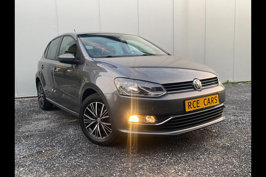Volkswagen Polo 1.0 Comfortline Allstar Navigatie Parkpilot Cruisecontr Clima Stoelverw KM : 57.000 !!! Volkswagen Polo 1.0 Comfortline Allstar Navigatie Parkpilot Cruisecontr Clima Stoelverw KM : 57.000 !!!