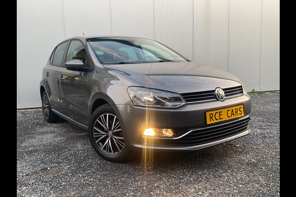 Volkswagen Polo 1.0 Comfortline Allstar Navigatie Parkpilot Cruisecontr Clima Stoelverw KM : 57.000 !!! Volkswagen Polo 1.0 Comfortline Allstar Navigatie Parkpilot Cruisecontr Clima Stoelverw KM : 57.000 !!!