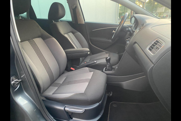 Volkswagen Polo 1.0 Comfortline Allstar Navigatie Parkpilot Cruisecontr Clima Stoelverw KM : 57.000 !!! Volkswagen Polo 1.0 Comfortline Allstar Navigatie Parkpilot Cruisecontr Clima Stoelverw KM : 57.000 !!!