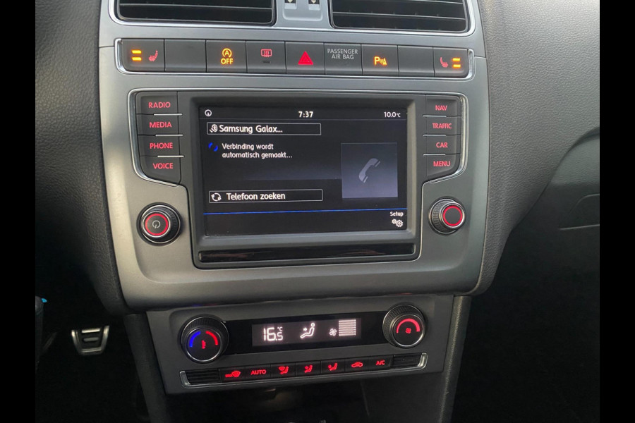Volkswagen Polo 1.0 Comfortline Allstar Navigatie Parkpilot Cruisecontr Clima Stoelverw KM : 57.000 !!! Volkswagen Polo 1.0 Comfortline Allstar Navigatie Parkpilot Cruisecontr Clima Stoelverw KM : 57.000 !!!
