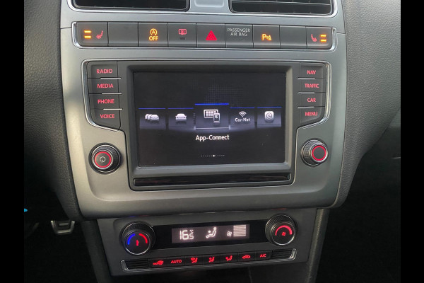 Volkswagen Polo 1.0 Comfortline Allstar Navigatie Parkpilot Cruisecontr Clima Stoelverw KM : 57.000 !!! Volkswagen Polo 1.0 Comfortline Allstar Navigatie Parkpilot Cruisecontr Clima Stoelverw KM : 57.000 !!!