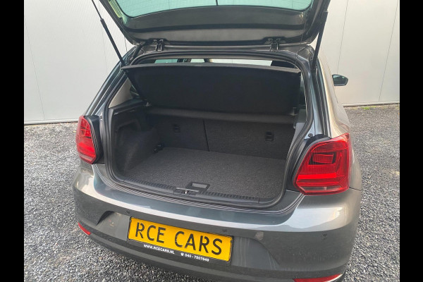 Volkswagen Polo 1.0 Comfortline Allstar Navigatie Parkpilot Cruisecontr Clima Stoelverw KM : 57.000 !!! Volkswagen Polo 1.0 Comfortline Allstar Navigatie Parkpilot Cruisecontr Clima Stoelverw KM : 57.000 !!!