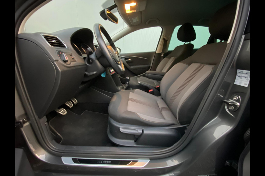 Volkswagen Polo 1.0 Comfortline Allstar Navigatie Parkpilot Cruisecontr Clima Stoelverw KM : 57.000 !!! Volkswagen Polo 1.0 Comfortline Allstar Navigatie Parkpilot Cruisecontr Clima Stoelverw KM : 57.000 !!!