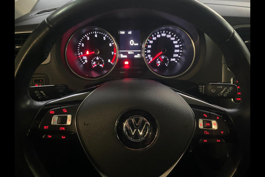 Volkswagen Polo 1.0 Comfortline Allstar Navigatie Parkpilot Cruisecontr Clima Stoelverw KM : 57.000 !!! Volkswagen Polo 1.0 Comfortline Allstar Navigatie Parkpilot Cruisecontr Clima Stoelverw KM : 57.000 !!!