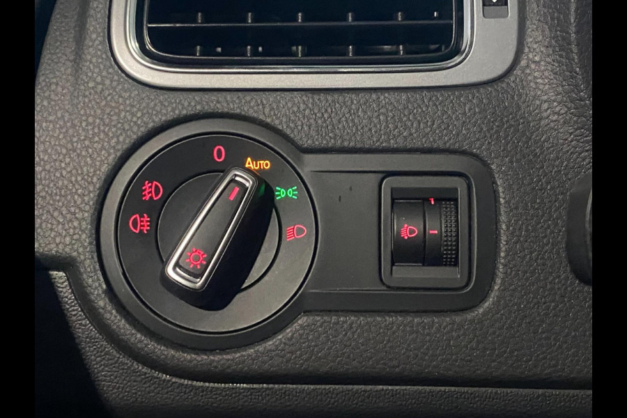 Volkswagen Polo 1.0 Comfortline Allstar Navigatie Parkpilot Cruisecontr Clima Stoelverw KM : 57.000 !!! Volkswagen Polo 1.0 Comfortline Allstar Navigatie Parkpilot Cruisecontr Clima Stoelverw KM : 57.000 !!!