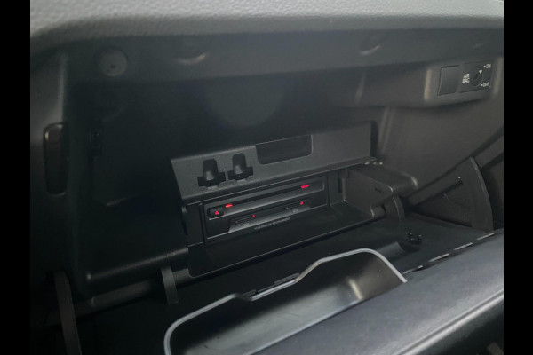 Volkswagen Polo 1.0 Comfortline Allstar Navigatie Parkpilot Cruisecontr Clima Stoelverw KM : 57.000 !!! Volkswagen Polo 1.0 Comfortline Allstar Navigatie Parkpilot Cruisecontr Clima Stoelverw KM : 57.000 !!!