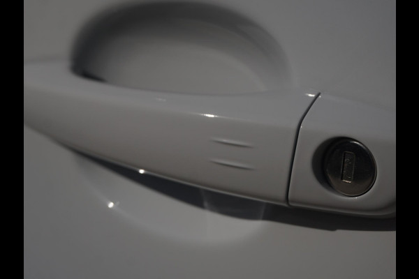Opel Vivaro Electric 75 kWh Dubbele Cabine | 2x schuifdeur | 0% rente | 8 jaar garantie | Dynamic Surround View Pakket| Comfort Pakket | Exterieur Pakket | Winterpakket | Apple Carplay | rondom zicht camera's | LM velgen | Dodehoek detectie | parkeersensoren voor & achter | betimmering | rijklaarprijs