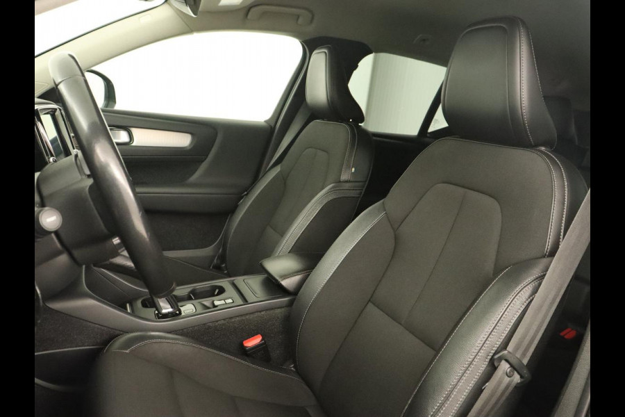 Volvo XC40 2.0 D3 Momentum | Trekhaak | Stoelverwarming | Harman/Kardon | Camera | Navigatie | Full LED | Getint glas | Parkeerhulp