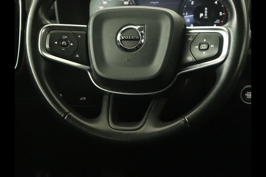 Volvo XC40 2.0 D3 Momentum | Trekhaak | Stoelverwarming | Harman/Kardon | Camera | Navigatie | Full LED | Getint glas | Parkeerhulp