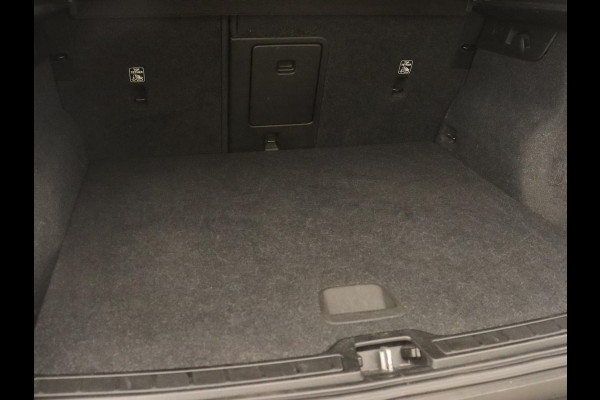 Volvo XC40 2.0 D3 Momentum | Trekhaak | Stoelverwarming | Harman/Kardon | Camera | Navigatie | Full LED | Getint glas | Parkeerhulp