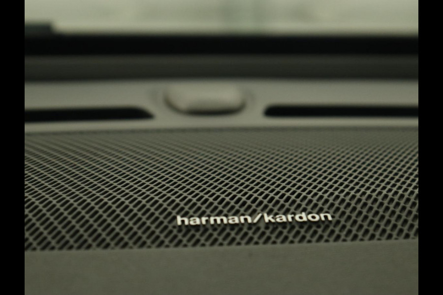 Volvo XC40 2.0 D3 Momentum | Trekhaak | Stoelverwarming | Harman/Kardon | Camera | Navigatie | Full LED | Getint glas | Parkeerhulp