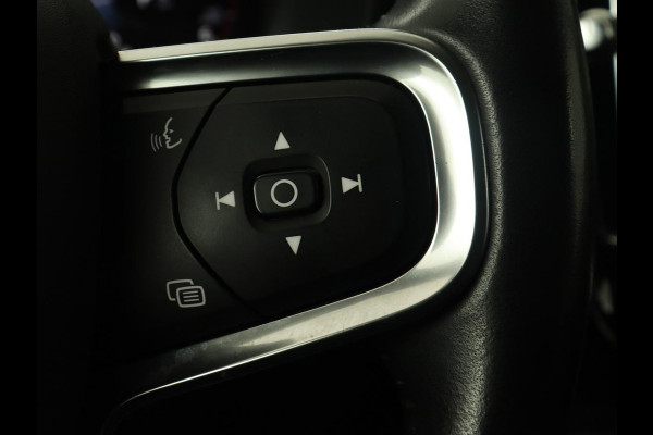 Volvo XC40 2.0 D3 Momentum | Trekhaak | Stoelverwarming | Harman/Kardon | Camera | Navigatie | Full LED | Getint glas | Parkeerhulp