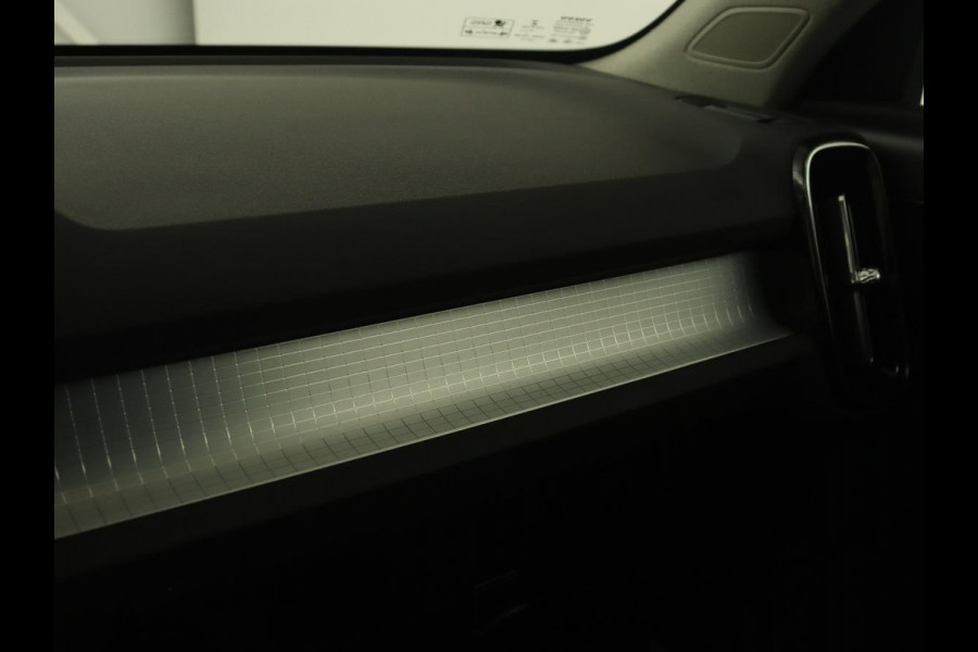 Volvo XC40 2.0 D3 Momentum | Trekhaak | Stoelverwarming | Harman/Kardon | Camera | Navigatie | Full LED | Getint glas | Parkeerhulp