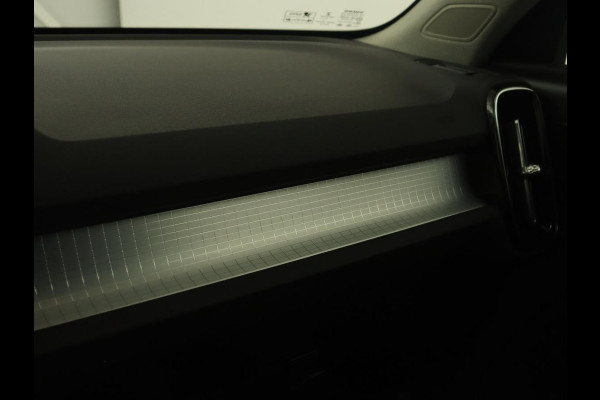 Volvo XC40 2.0 D3 Momentum | Trekhaak | Stoelverwarming | Harman/Kardon | Camera | Navigatie | Full LED | Getint glas | Parkeerhulp