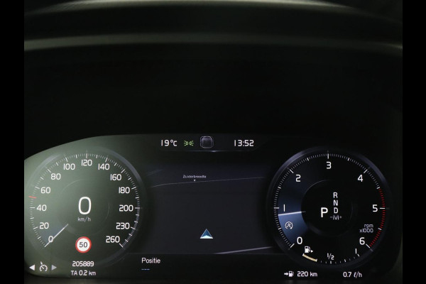 Volvo XC40 2.0 D3 Momentum | Trekhaak | Stoelverwarming | Harman/Kardon | Camera | Navigatie | Full LED | Getint glas | Parkeerhulp