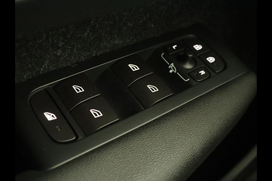 Volvo XC40 2.0 D3 Momentum | Trekhaak | Stoelverwarming | Harman/Kardon | Camera | Navigatie | Full LED | Getint glas | Parkeerhulp