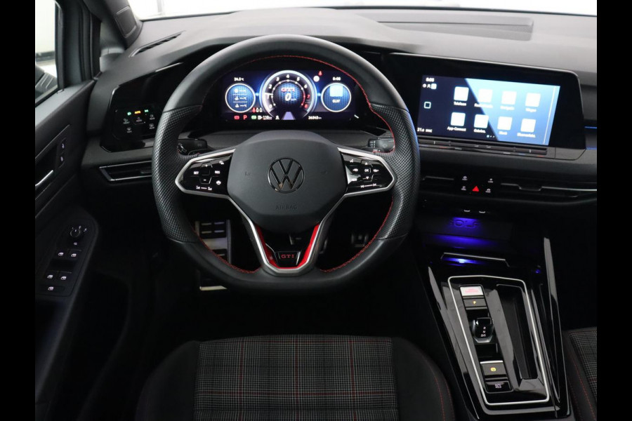 Volkswagen Golf 2.0 TSI GTI | Carplay | Sfeerverlichting | LED Plus | Sportstoelen | Parkeerhulp | Cruise control | Digital Cockpit | Climate control Volkswagen Golf 2.0 TSI GTI | Carplay | Sfeerverlichting | LED Plus | Sportstoelen | Parkeerhulp | Cruise control | Digital Cockpit | Climate control