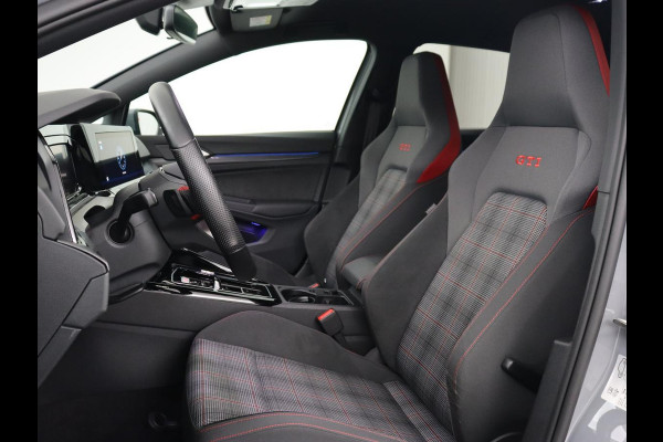Volkswagen Golf 2.0 TSI GTI | Carplay | Sfeerverlichting | LED Plus | Sportstoelen | Parkeerhulp | Cruise control | Digital Cockpit | Climate control Volkswagen Golf 2.0 TSI GTI | Carplay | Sfeerverlichting | LED Plus | Sportstoelen | Parkeerhulp | Cruise control | Digital Cockpit | Climate control