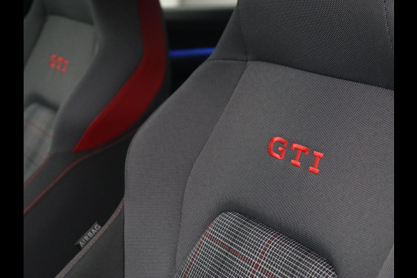 Volkswagen Golf 2.0 TSI GTI | Carplay | Sfeerverlichting | LED Plus | Sportstoelen | Parkeerhulp | Cruise control | Digital Cockpit | Climate control Volkswagen Golf 2.0 TSI GTI | Carplay | Sfeerverlichting | LED Plus | Sportstoelen | Parkeerhulp | Cruise control | Digital Cockpit | Climate control