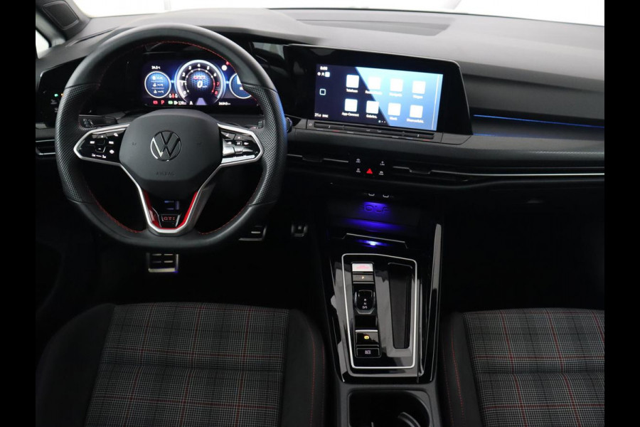 Volkswagen Golf 2.0 TSI GTI | Carplay | Sfeerverlichting | LED Plus | Sportstoelen | Parkeerhulp | Cruise control | Digital Cockpit | Climate control Volkswagen Golf 2.0 TSI GTI | Carplay | Sfeerverlichting | LED Plus | Sportstoelen | Parkeerhulp | Cruise control | Digital Cockpit | Climate control