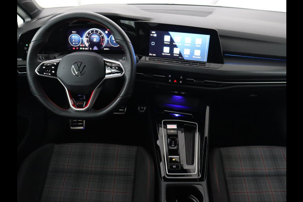 Volkswagen Golf 2.0 TSI GTI | Carplay | Sfeerverlichting | LED Plus | Sportstoelen | Parkeerhulp | Cruise control | Digital Cockpit | Climate control Volkswagen Golf 2.0 TSI GTI | Carplay | Sfeerverlichting | LED Plus | Sportstoelen | Parkeerhulp | Cruise control | Digital Cockpit | Climate control