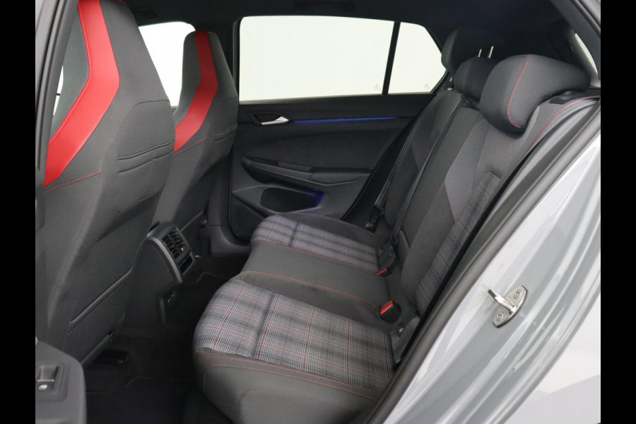 Volkswagen Golf 2.0 TSI GTI | Carplay | Sfeerverlichting | LED Plus | Sportstoelen | Parkeerhulp | Cruise control | Digital Cockpit | Climate control Volkswagen Golf 2.0 TSI GTI | Carplay | Sfeerverlichting | LED Plus | Sportstoelen | Parkeerhulp | Cruise control | Digital Cockpit | Climate control